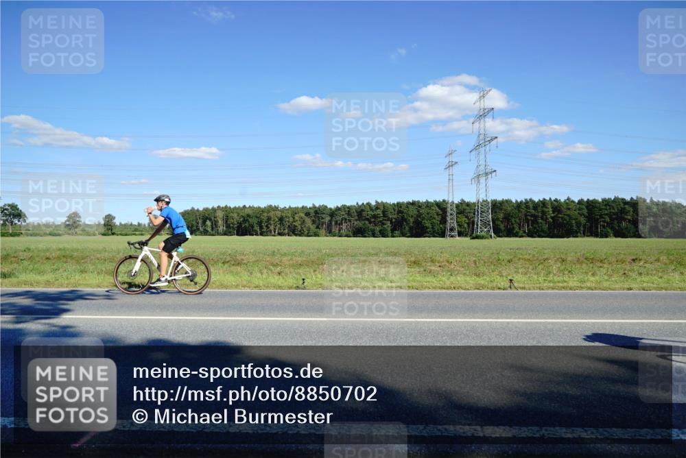 07.09.2025 - 19. Norderstedt Triathlon Michael Burmester http://msf.ph/oto/8850702 07.09.2025 15:32:57 Radfahren 377, 453 meine-sportfotos.de