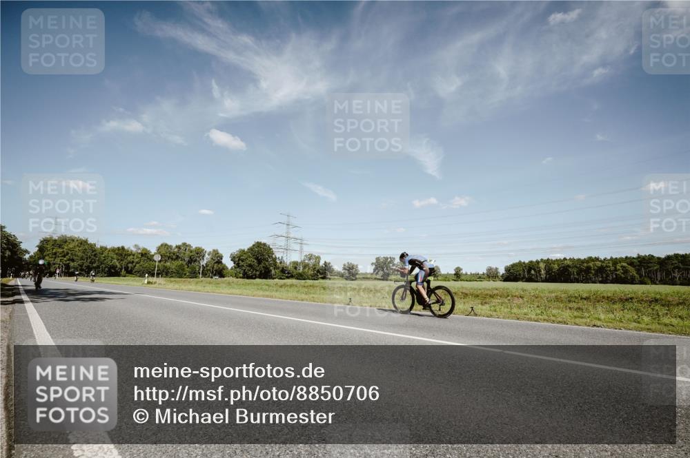 07.09.2025 - 19. Norderstedt Triathlon Michael Burmester http://msf.ph/oto/8850706 07.09.2025 14:18:10 Radfahren 1015 meine-sportfotos.de