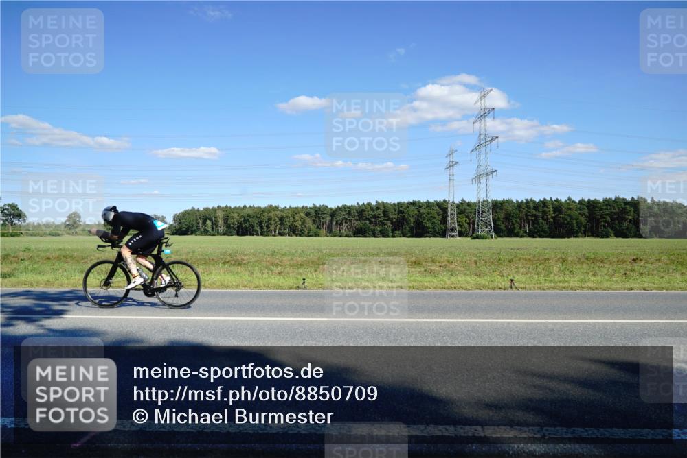 07.09.2025 - 19. Norderstedt Triathlon Michael Burmester http://msf.ph/oto/8850709 07.09.2025 15:33:01 Radfahren 453 meine-sportfotos.de