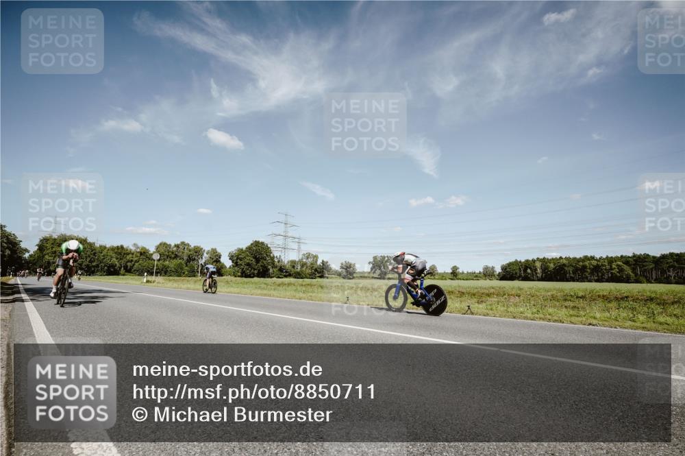 07.09.2025 - 19. Norderstedt Triathlon Michael Burmester http://msf.ph/oto/8850711 07.09.2025 14:18:11 Radfahren 1015 meine-sportfotos.de