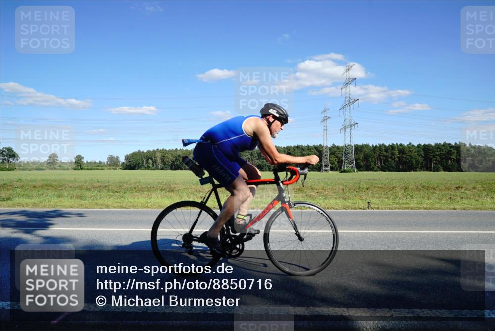 07.09.2025 - 19. Norderstedt Triathlon Michael Burmester http://msf.ph/oto/8850716 07.09.2025 15:33:07 Radfahren 1417, 1449 meine-sportfotos.de