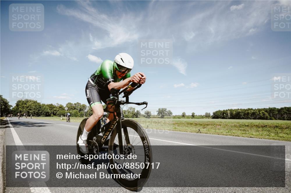 07.09.2025 - 19. Norderstedt Triathlon Michael Burmester http://msf.ph/oto/8850717 07.09.2025 14:18:11 Radfahren 1015 meine-sportfotos.de