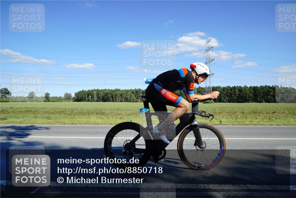 07.09.2025 - 19. Norderstedt Triathlon Michael Burmester http://msf.ph/oto/8850718 07.09.2025 15:33:08 Radfahren 1417, 1449 meine-sportfotos.de