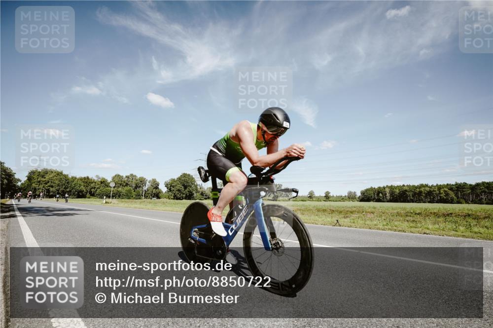 07.09.2025 - 19. Norderstedt Triathlon Michael Burmester http://msf.ph/oto/8850722 07.09.2025 14:18:15 Radfahren 1006 meine-sportfotos.de