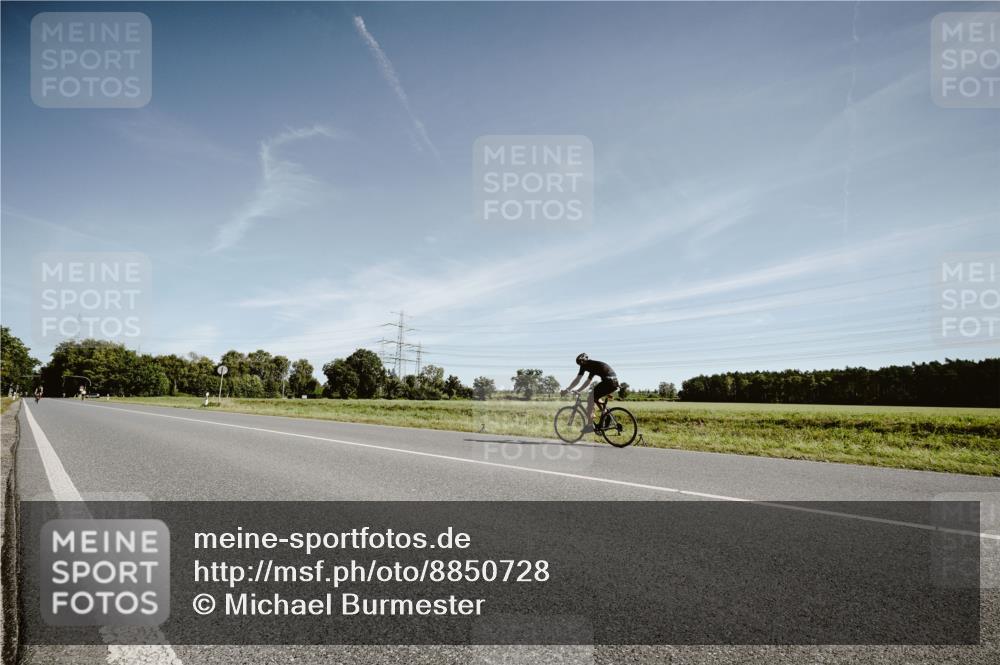 07.09.2025 - 19. Norderstedt Triathlon Michael Burmester http://msf.ph/oto/8850728 07.09.2025 11:11:33 Radfahren  meine-sportfotos.de
