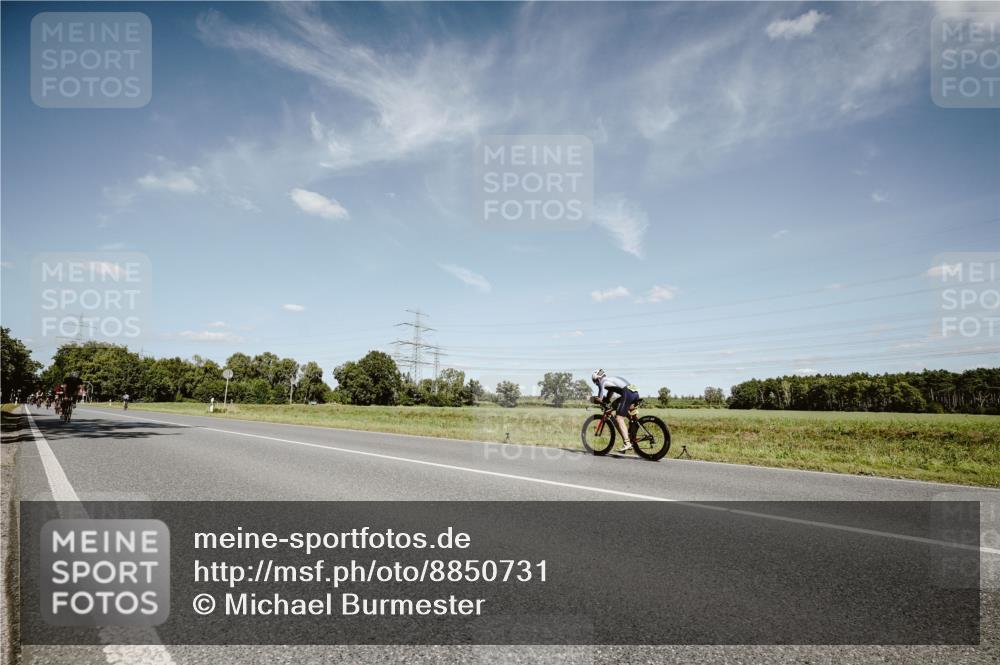 07.09.2025 - 19. Norderstedt Triathlon Michael Burmester http://msf.ph/oto/8850731 07.09.2025 14:18:22 Radfahren 393, 411, 971, 1022 meine-sportfotos.de