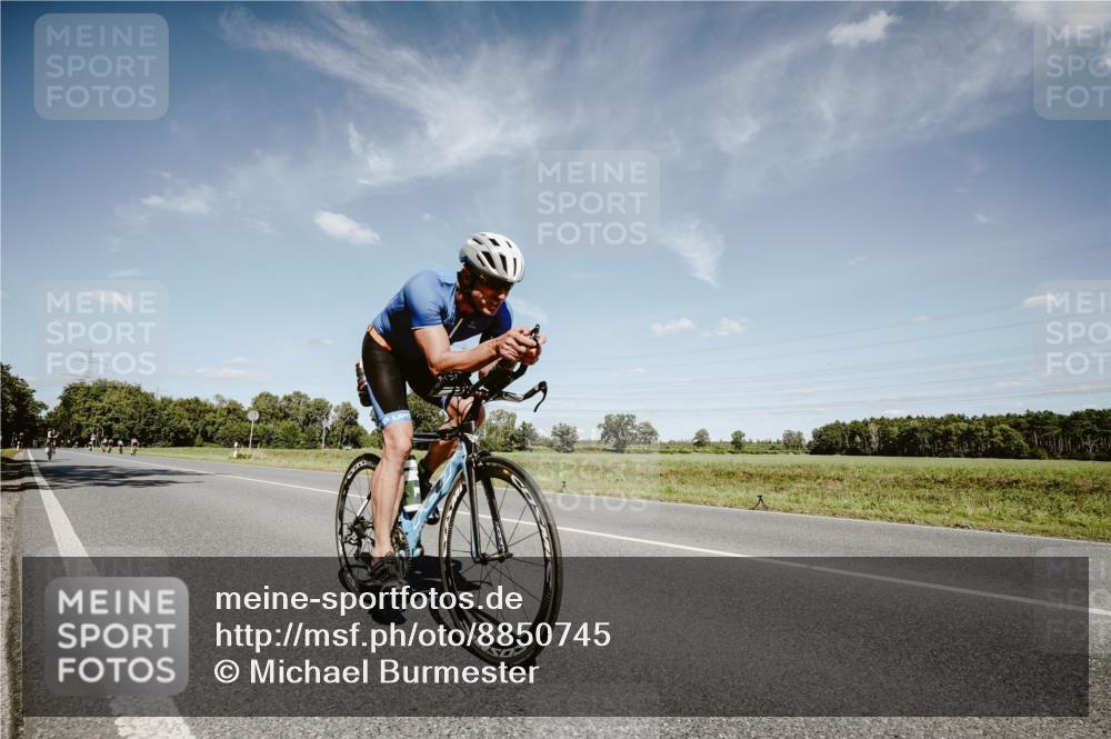 07.09.2025 - 19. Norderstedt Triathlon Michael Burmester http://msf.ph/oto/8850745 07.09.2025 14:18:31 Radfahren 994 meine-sportfotos.de