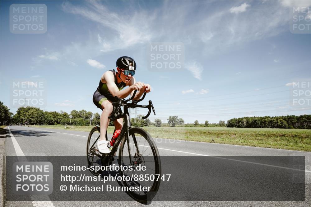 07.09.2025 - 19. Norderstedt Triathlon Michael Burmester http://msf.ph/oto/8850747 07.09.2025 14:18:34 Radfahren 994 meine-sportfotos.de