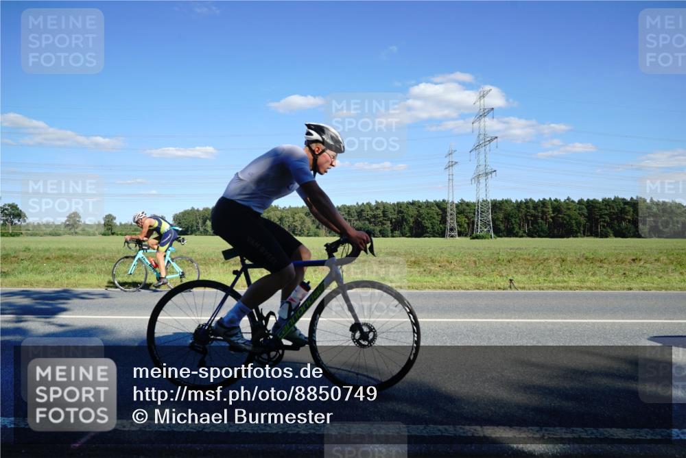 07.09.2025 - 19. Norderstedt Triathlon Michael Burmester http://msf.ph/oto/8850749 07.09.2025 15:33:14 Radfahren 473, 480, 1546 meine-sportfotos.de