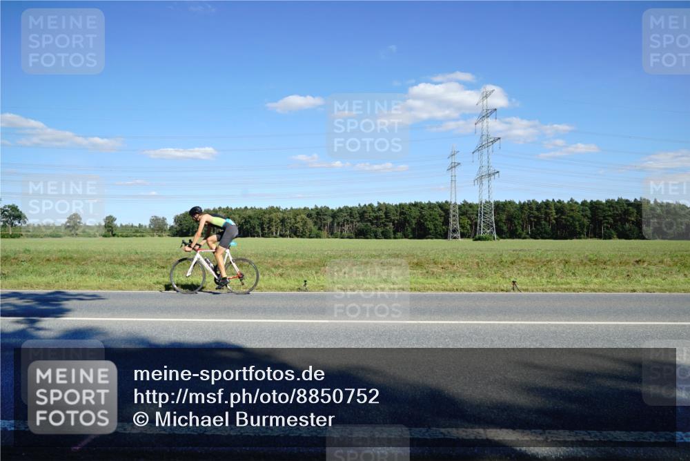 07.09.2025 - 19. Norderstedt Triathlon Michael Burmester http://msf.ph/oto/8850752 07.09.2025 15:33:20 Radfahren 473 meine-sportfotos.de