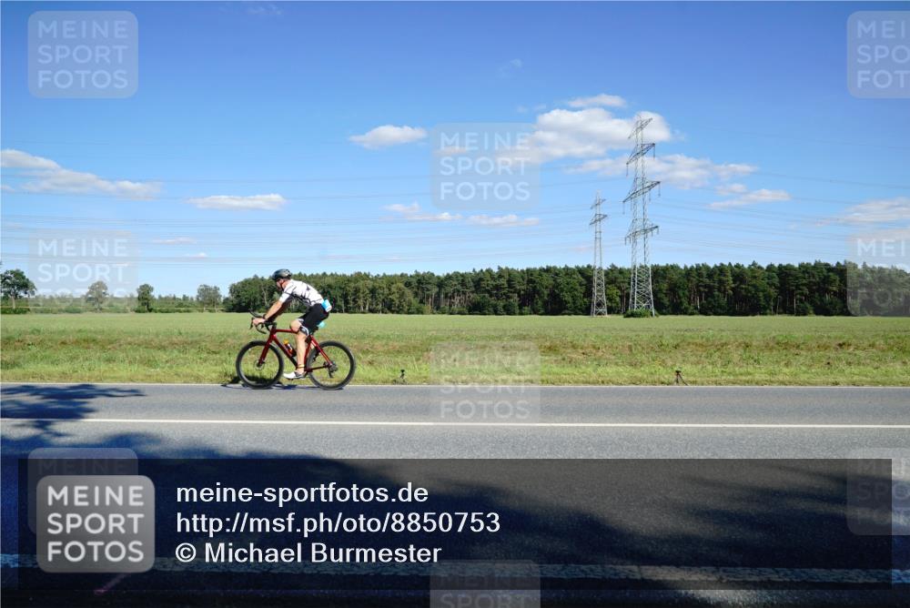 07.09.2025 - 19. Norderstedt Triathlon Michael Burmester http://msf.ph/oto/8850753 07.09.2025 15:33:22 Radfahren  meine-sportfotos.de