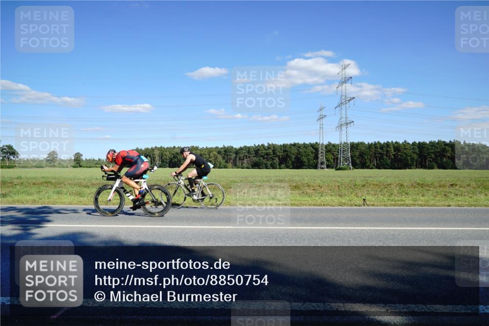 07.09.2025 - 19. Norderstedt Triathlon Michael Burmester http://msf.ph/oto/8850754 07.09.2025 15:33:26 Radfahren 1512 meine-sportfotos.de