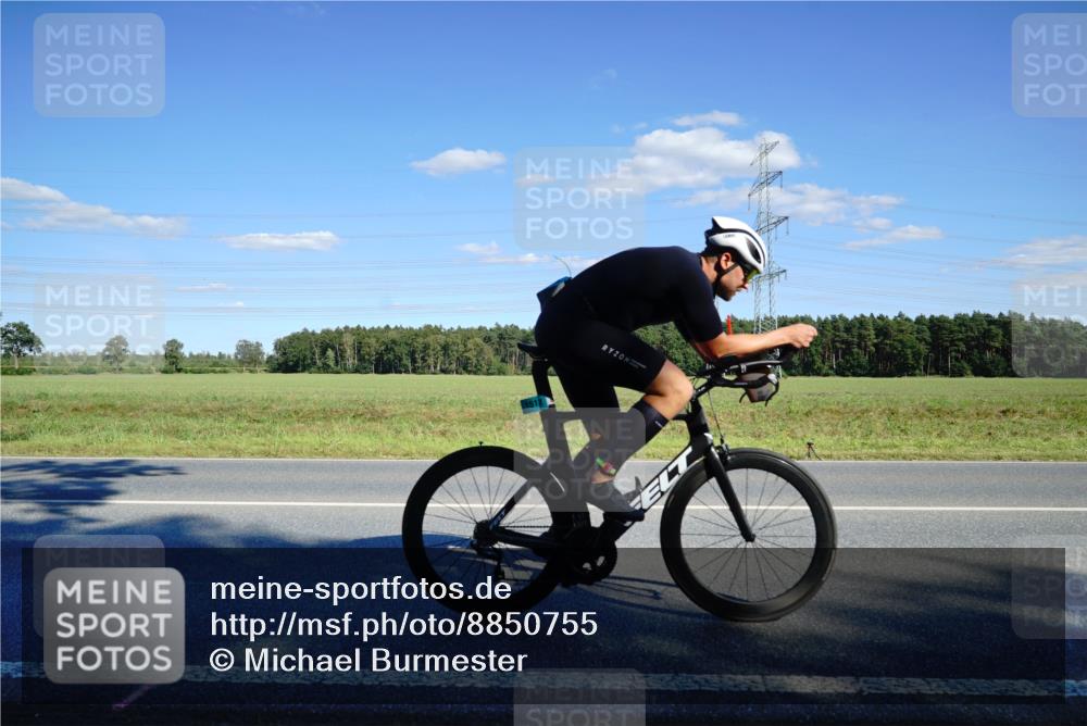 07.09.2025 - 19. Norderstedt Triathlon Michael Burmester http://msf.ph/oto/8850755 07.09.2025 15:33:29 Radfahren 1512 meine-sportfotos.de