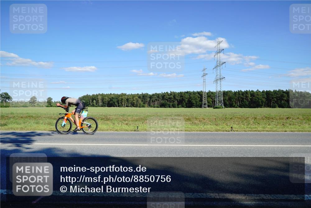 07.09.2025 - 19. Norderstedt Triathlon Michael Burmester http://msf.ph/oto/8850756 07.09.2025 15:33:31 Radfahren 1512 meine-sportfotos.de