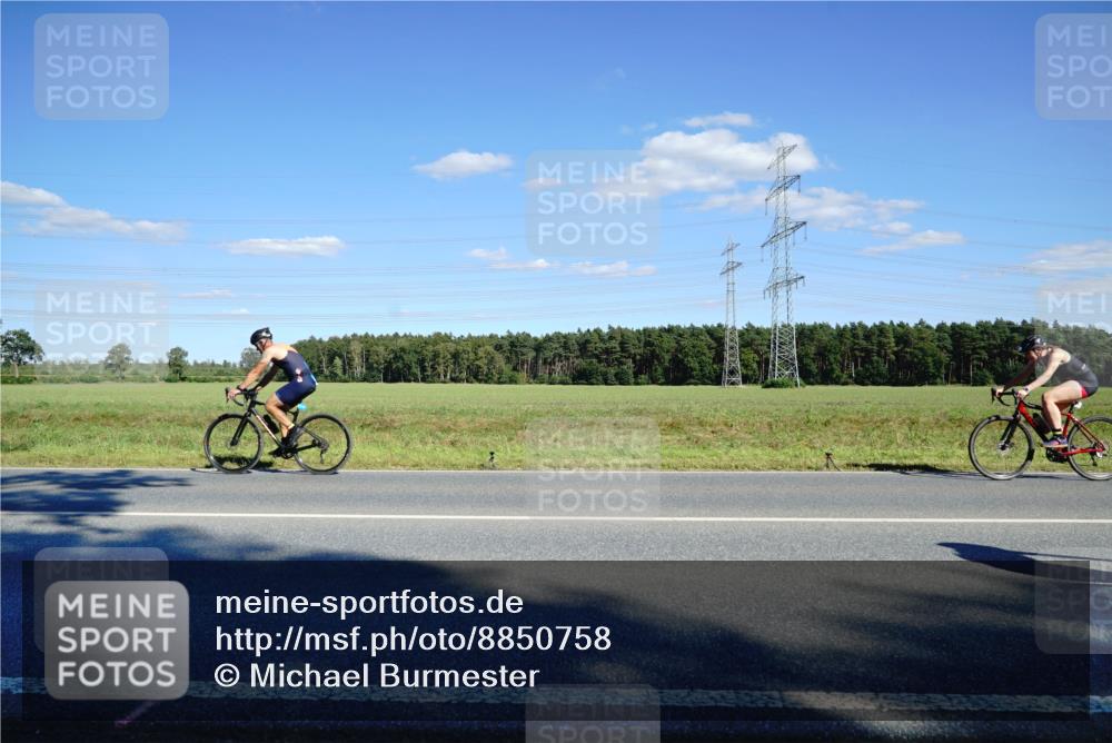 07.09.2025 - 19. Norderstedt Triathlon Michael Burmester http://msf.ph/oto/8850758 07.09.2025 15:33:35 Radfahren 883, 941, 946, 1480 meine-sportfotos.de