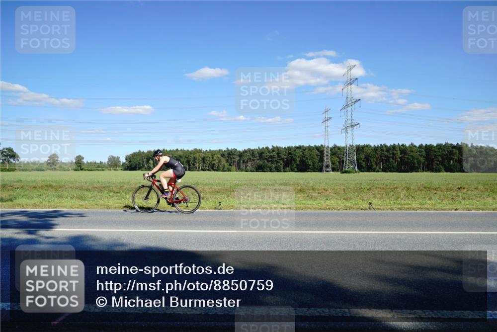 07.09.2025 - 19. Norderstedt Triathlon Michael Burmester http://msf.ph/oto/8850759 07.09.2025 15:33:36 Radfahren 883, 941, 946, 1480 meine-sportfotos.de