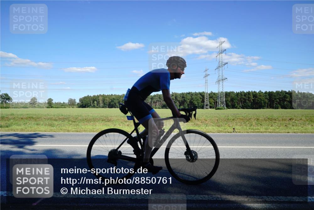 07.09.2025 - 19. Norderstedt Triathlon Michael Burmester http://msf.ph/oto/8850761 07.09.2025 15:33:38 Radfahren 883, 941, 946, 1480 meine-sportfotos.de