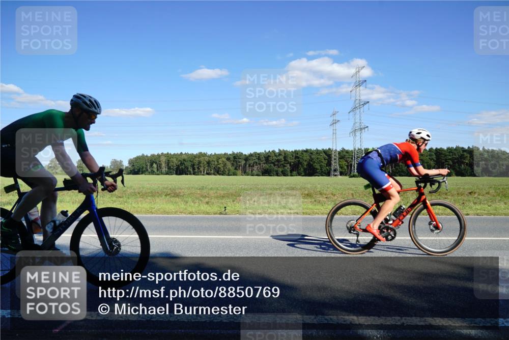 07.09.2025 - 19. Norderstedt Triathlon Michael Burmester http://msf.ph/oto/8850769 07.09.2025 15:33:54 Radfahren 914, 933, 1439, 1494, 1498, 1527, 1533 meine-sportfotos.de