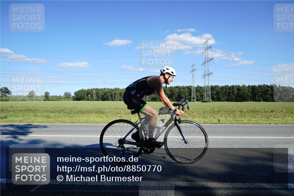 07.09.2025 - 19. Norderstedt Triathlon Michael Burmester http://msf.ph/oto/8850770 07.09.2025 15:33:55 Radfahren 914, 933, 1494, 1498, 1527, 1533 meine-sportfotos.de