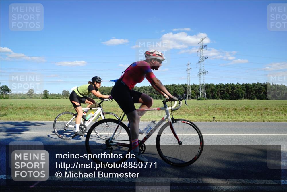 07.09.2025 - 19. Norderstedt Triathlon Michael Burmester http://msf.ph/oto/8850771 07.09.2025 15:33:56 Radfahren 914, 933, 1494, 1498, 1527, 1533 meine-sportfotos.de