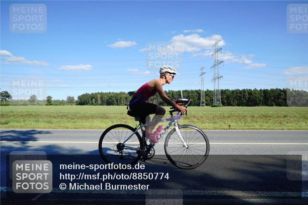 07.09.2025 - 19. Norderstedt Triathlon Michael Burmester http://msf.ph/oto/8850774 07.09.2025 15:34:03 Radfahren 464, 479, 916, 932 meine-sportfotos.de