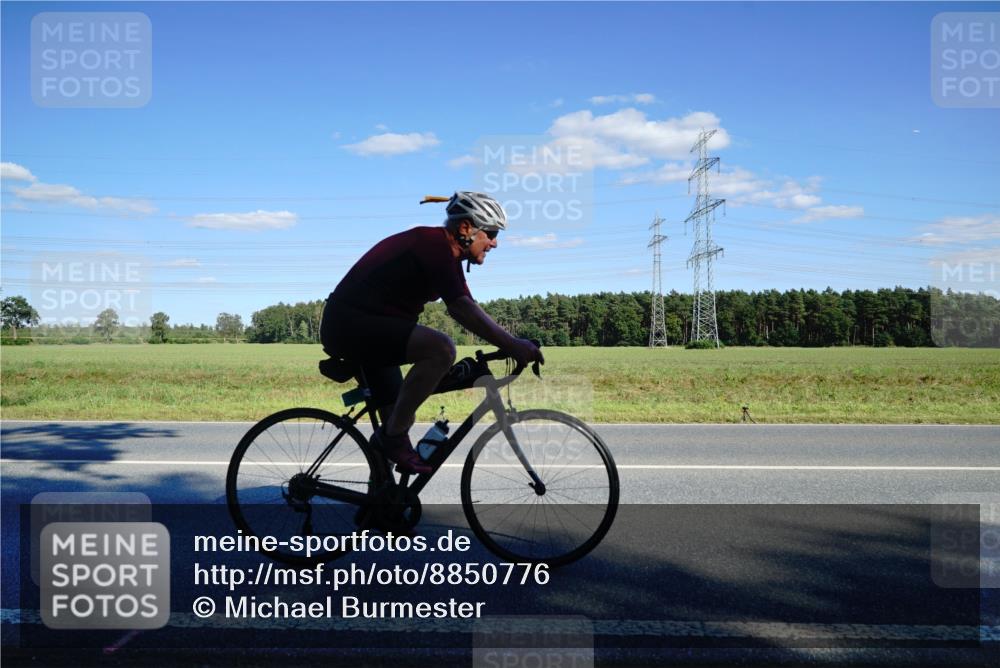 07.09.2025 - 19. Norderstedt Triathlon Michael Burmester http://msf.ph/oto/8850776 07.09.2025 15:34:10 Radfahren 1515 meine-sportfotos.de