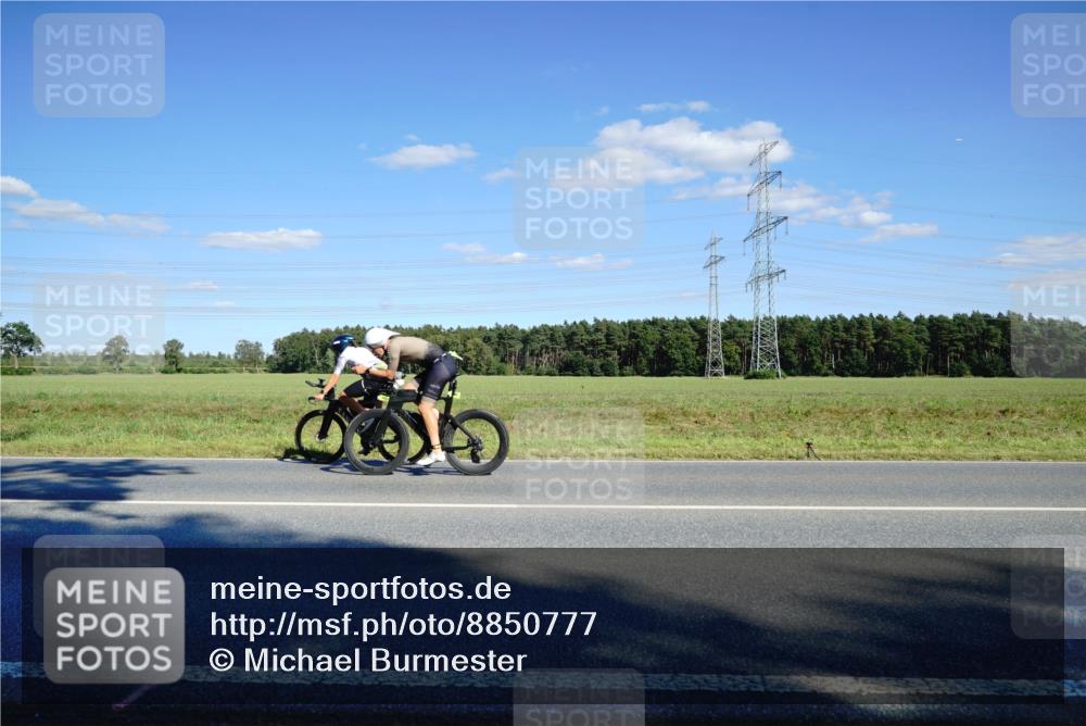 07.09.2025 - 19. Norderstedt Triathlon Michael Burmester http://msf.ph/oto/8850777 07.09.2025 15:34:12 Radfahren 1500, 1515 meine-sportfotos.de