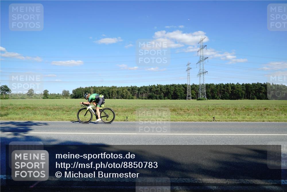 07.09.2025 - 19. Norderstedt Triathlon Michael Burmester http://msf.ph/oto/8850783 07.09.2025 15:34:29 Radfahren 1433 meine-sportfotos.de