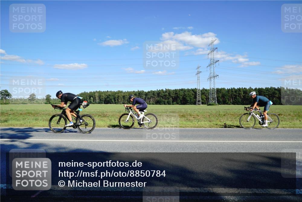 07.09.2025 - 19. Norderstedt Triathlon Michael Burmester http://msf.ph/oto/8850784 07.09.2025 15:34:31 Radfahren 1433 meine-sportfotos.de
