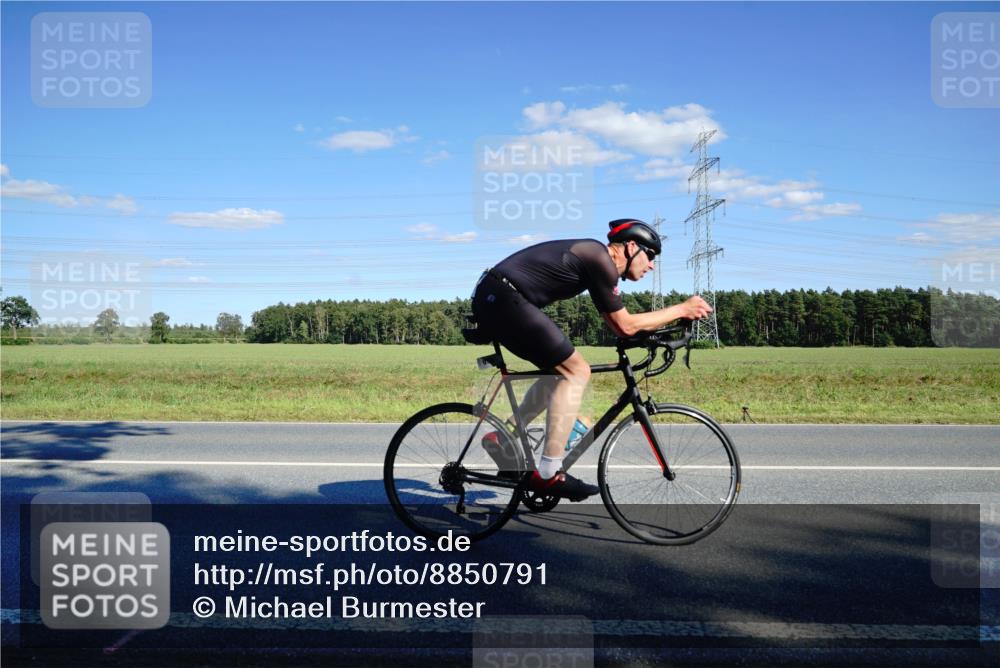 07.09.2025 - 19. Norderstedt Triathlon Michael Burmester http://msf.ph/oto/8850791 07.09.2025 15:34:45 Radfahren 950, 1539 meine-sportfotos.de