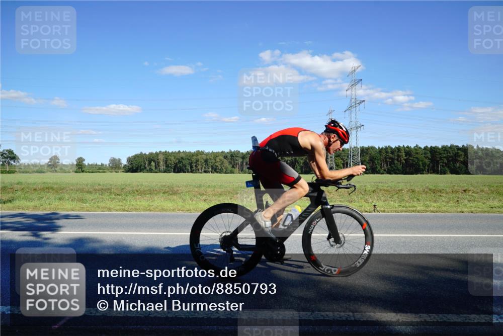 07.09.2025 - 19. Norderstedt Triathlon Michael Burmester http://msf.ph/oto/8850793 07.09.2025 15:34:54 Radfahren 1429 meine-sportfotos.de