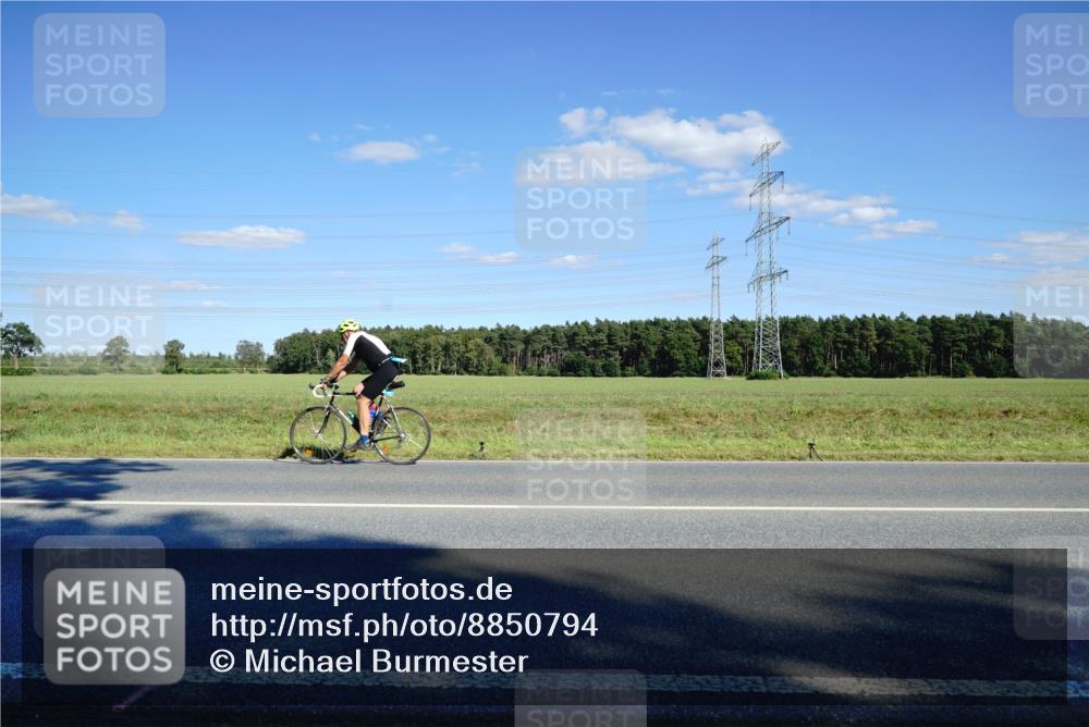 07.09.2025 - 19. Norderstedt Triathlon Michael Burmester http://msf.ph/oto/8850794 07.09.2025 15:34:55 Radfahren 1429 meine-sportfotos.de