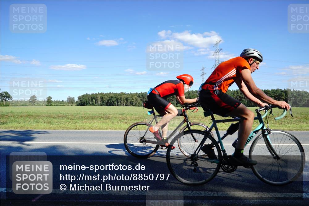 07.09.2025 - 19. Norderstedt Triathlon Michael Burmester http://msf.ph/oto/8850797 07.09.2025 15:34:58 Radfahren 421, 1429, 1513 meine-sportfotos.de