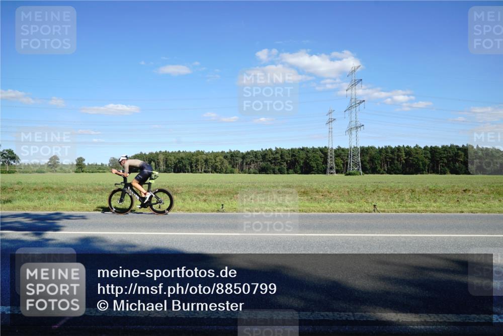 07.09.2025 - 19. Norderstedt Triathlon Michael Burmester http://msf.ph/oto/8850799 07.09.2025 15:35:01 Radfahren 421, 1458, 1513 meine-sportfotos.de