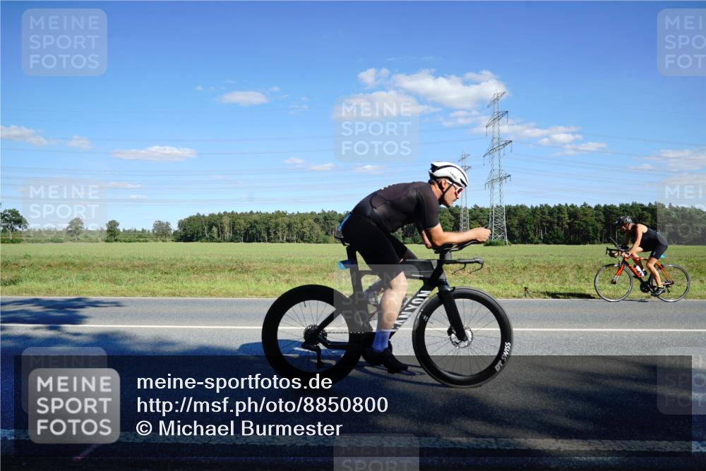 07.09.2025 - 19. Norderstedt Triathlon Michael Burmester http://msf.ph/oto/8850800 07.09.2025 15:35:02 Radfahren 421, 1458, 1513 meine-sportfotos.de