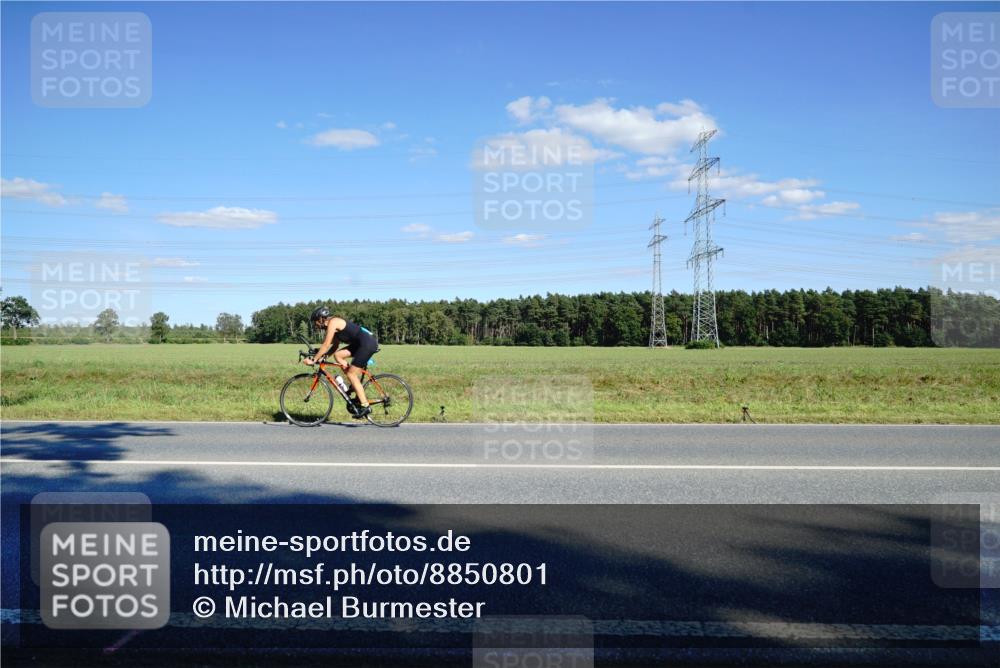 07.09.2025 - 19. Norderstedt Triathlon Michael Burmester http://msf.ph/oto/8850801 07.09.2025 15:35:02 Radfahren 421, 1458, 1513 meine-sportfotos.de