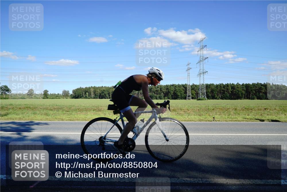 07.09.2025 - 19. Norderstedt Triathlon Michael Burmester http://msf.ph/oto/8850804 07.09.2025 15:35:07 Radfahren 463, 939 meine-sportfotos.de