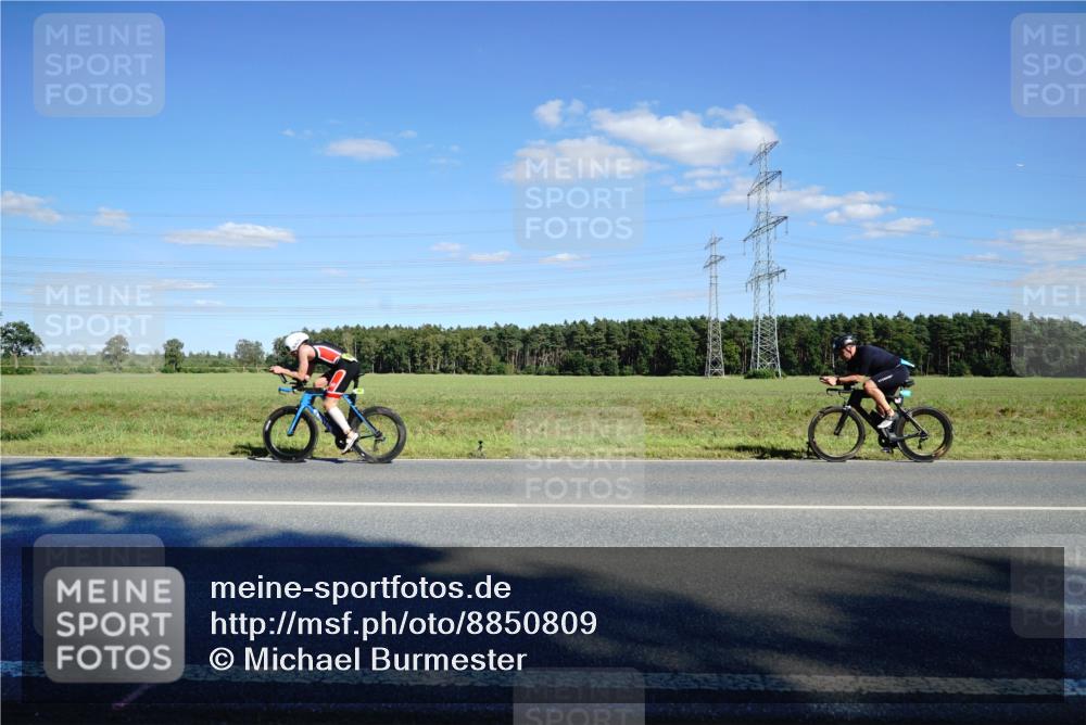07.09.2025 - 19. Norderstedt Triathlon Michael Burmester http://msf.ph/oto/8850809 07.09.2025 15:35:17 Radfahren 915, 943 meine-sportfotos.de