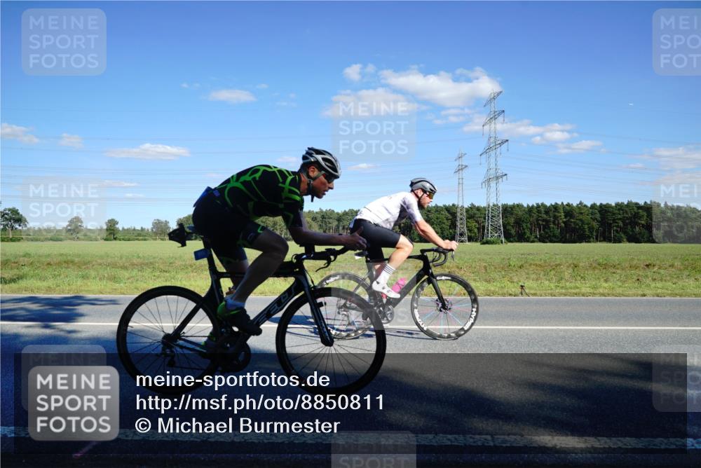 07.09.2025 - 19. Norderstedt Triathlon Michael Burmester http://msf.ph/oto/8850811 07.09.2025 15:35:19 Radfahren 915, 943 meine-sportfotos.de