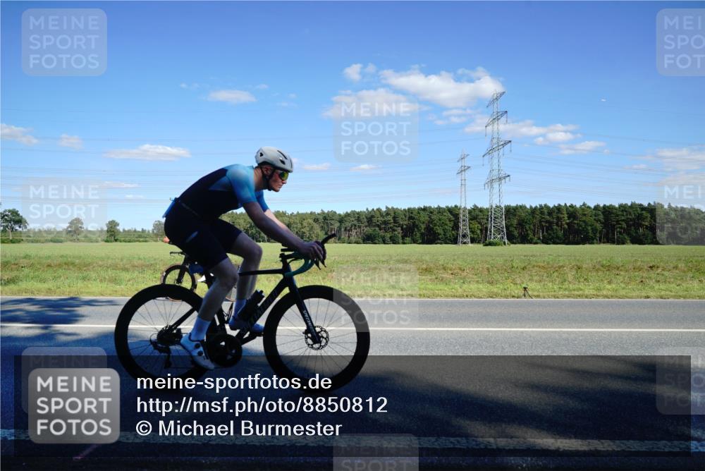 07.09.2025 - 19. Norderstedt Triathlon Michael Burmester http://msf.ph/oto/8850812 07.09.2025 15:35:22 Radfahren 386, 915, 943 meine-sportfotos.de