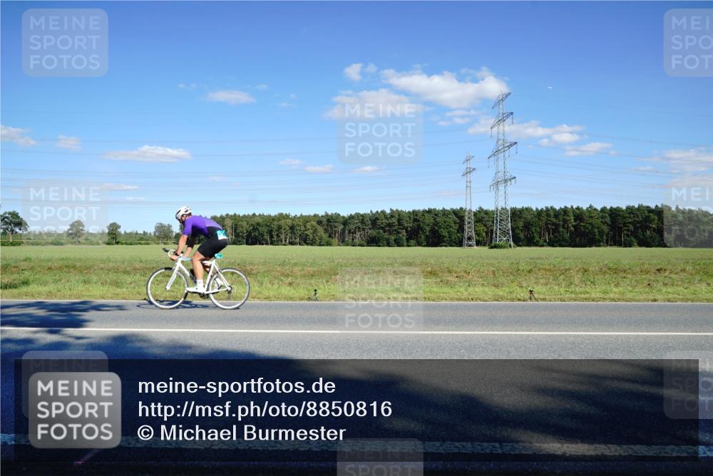 07.09.2025 - 19. Norderstedt Triathlon Michael Burmester http://msf.ph/oto/8850816 07.09.2025 15:35:27 Radfahren 1419 meine-sportfotos.de