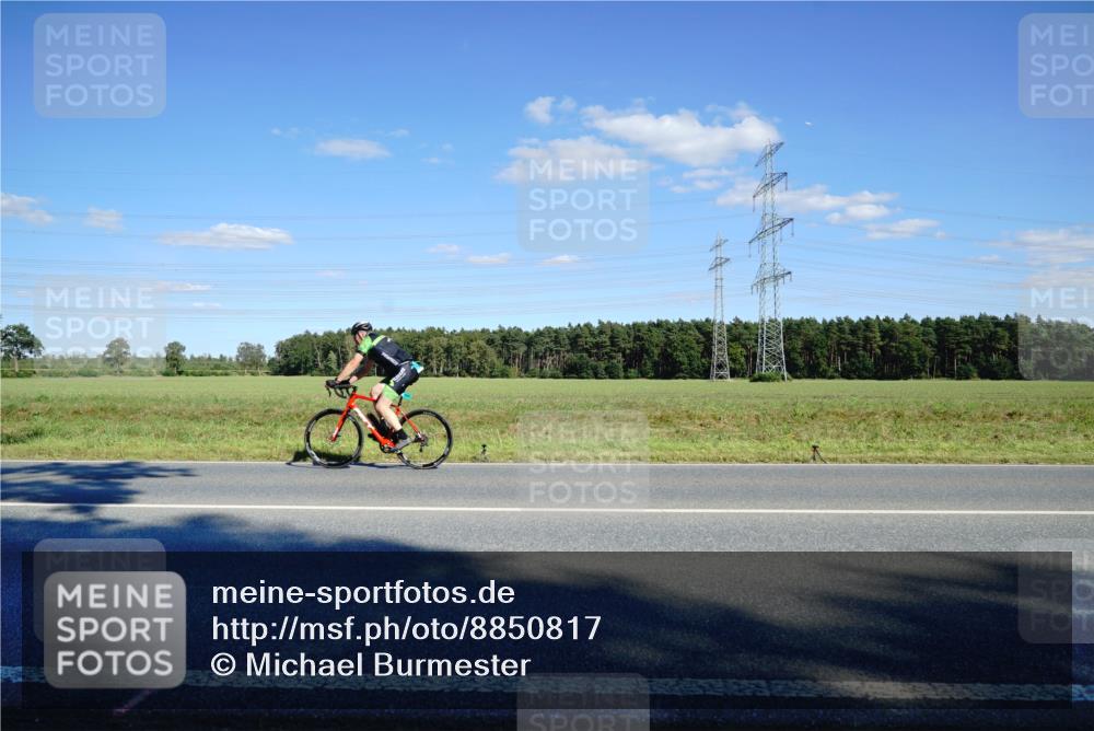 07.09.2025 - 19. Norderstedt Triathlon Michael Burmester http://msf.ph/oto/8850817 07.09.2025 15:35:29 Radfahren 1419 meine-sportfotos.de