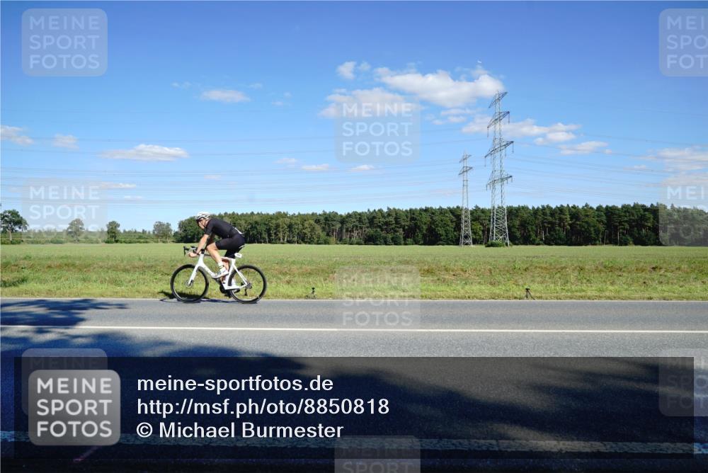 07.09.2025 - 19. Norderstedt Triathlon Michael Burmester http://msf.ph/oto/8850818 07.09.2025 15:35:33 Radfahren 1544 meine-sportfotos.de