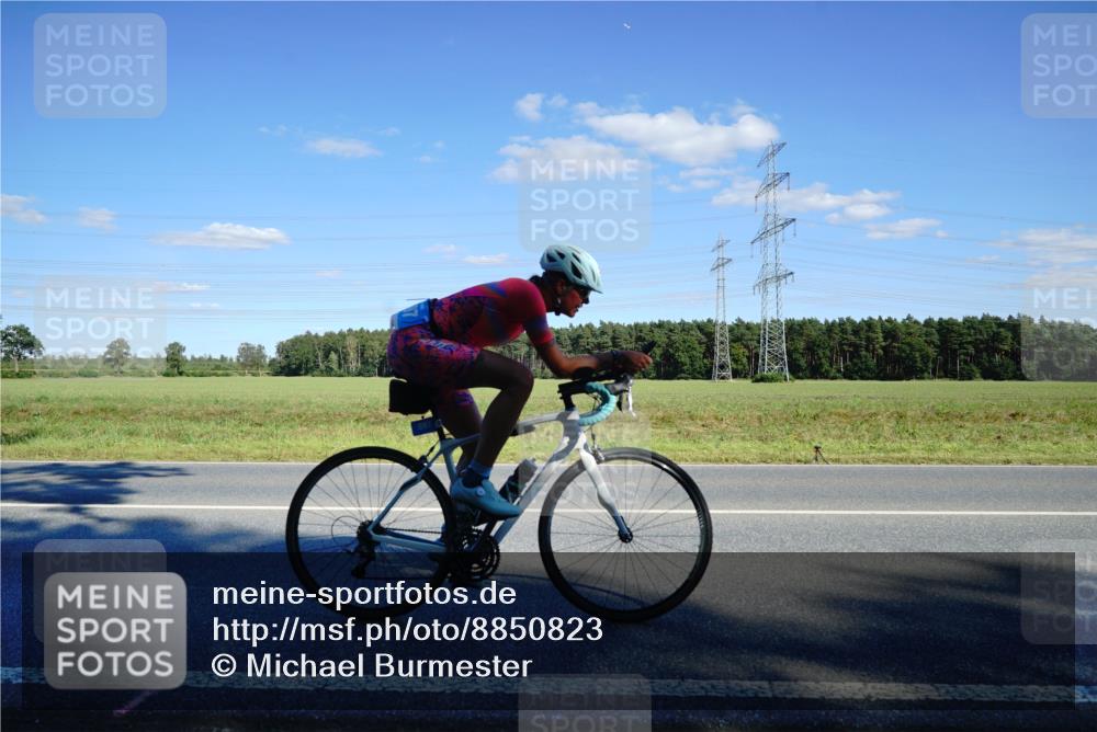 07.09.2025 - 19. Norderstedt Triathlon Michael Burmester http://msf.ph/oto/8850823 07.09.2025 15:35:40 Radfahren 412, 457, 897 meine-sportfotos.de