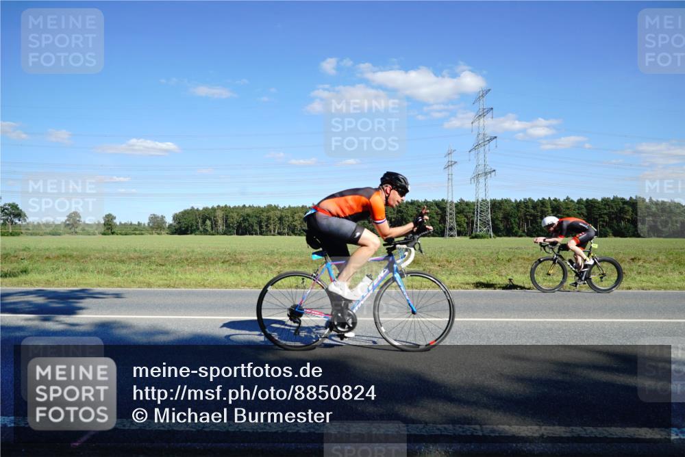07.09.2025 - 19. Norderstedt Triathlon Michael Burmester http://msf.ph/oto/8850824 07.09.2025 15:35:42 Radfahren 412, 457, 466, 897 meine-sportfotos.de