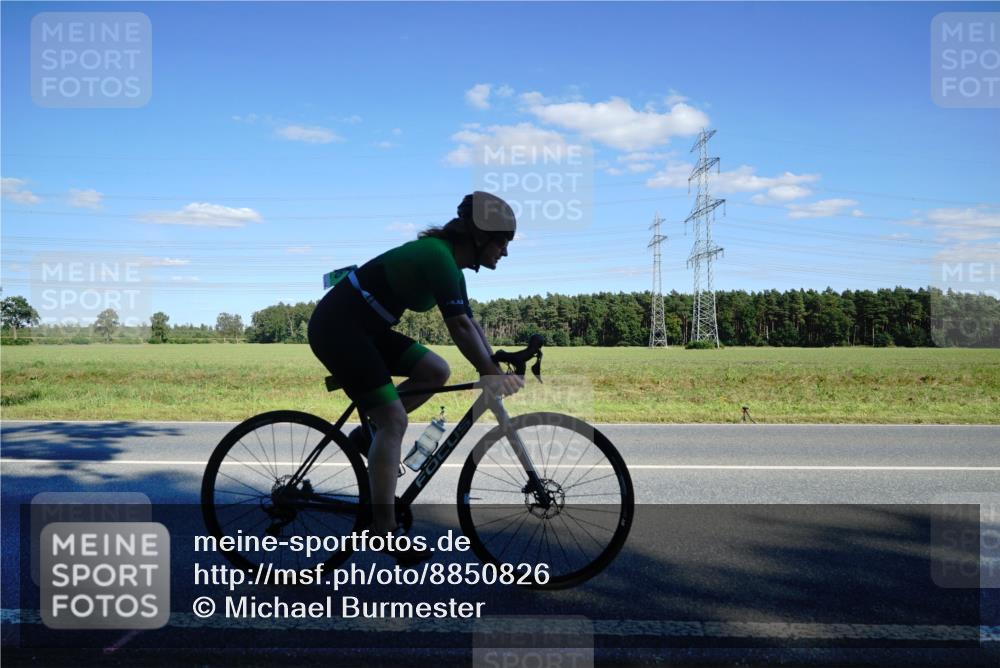07.09.2025 - 19. Norderstedt Triathlon Michael Burmester http://msf.ph/oto/8850826 07.09.2025 15:35:44 Radfahren 412, 466, 897 meine-sportfotos.de