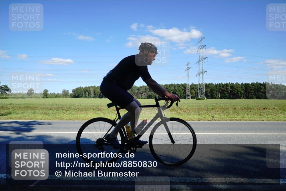 07.09.2025 - 19. Norderstedt Triathlon Michael Burmester http://msf.ph/oto/8850830 07.09.2025 15:35:53 Radfahren 1516 meine-sportfotos.de