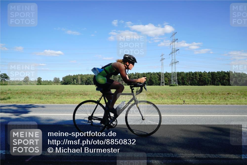 07.09.2025 - 19. Norderstedt Triathlon Michael Burmester http://msf.ph/oto/8850832 07.09.2025 15:35:56 Radfahren 387, 1472, 1516 meine-sportfotos.de