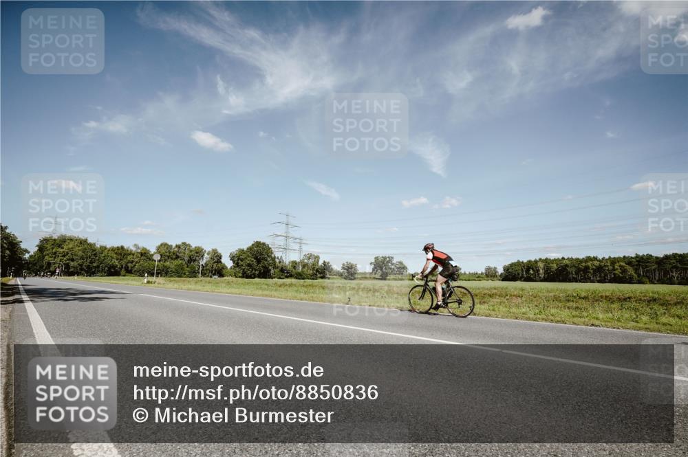 07.09.2025 - 19. Norderstedt Triathlon Michael Burmester http://msf.ph/oto/8850836 07.09.2025 14:18:36 Radfahren 994 meine-sportfotos.de