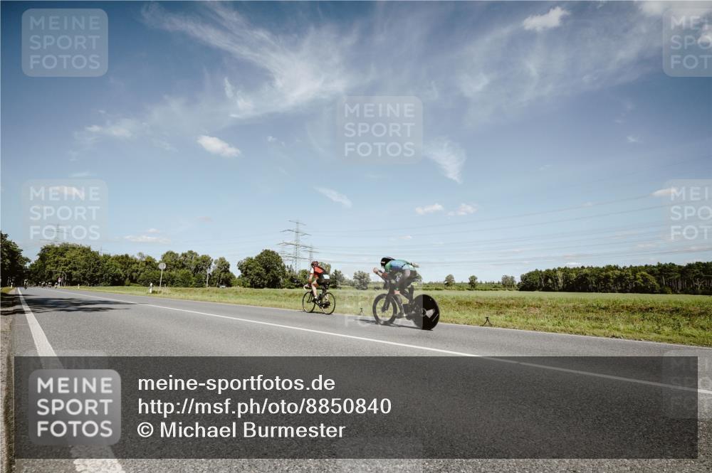 07.09.2025 - 19. Norderstedt Triathlon Michael Burmester http://msf.ph/oto/8850840 07.09.2025 14:18:36 Radfahren 994 meine-sportfotos.de